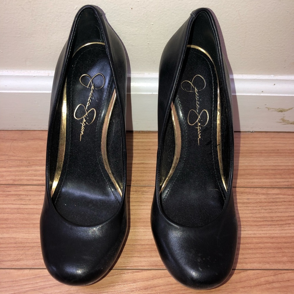 Jessica Simpson black pumps!